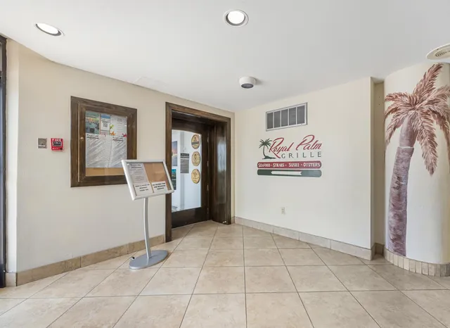 a view of entryway with workspace