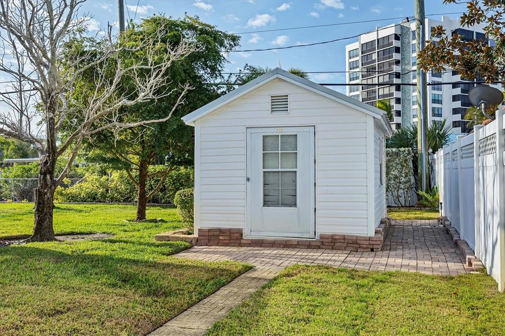 633 Valencia Road Venice, FL 34285 - Photo 35 of 43