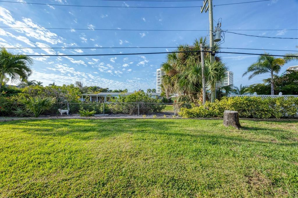 633 Valencia Road Venice, FL 34285 - Photo 38 of 43