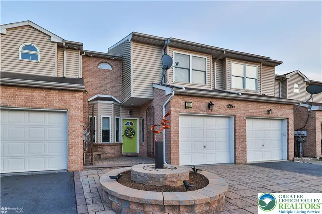 a view of a house with fountain