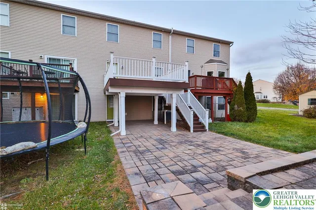 a front view of house with yard