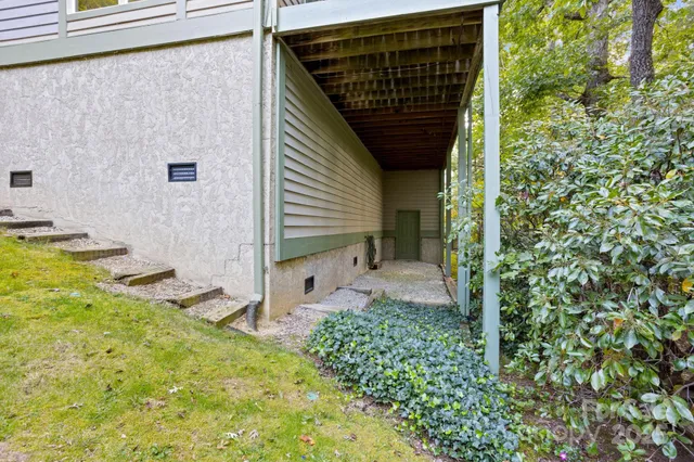 $585,000 | 128 Forest View Drive, Flat Rock, NC 28731