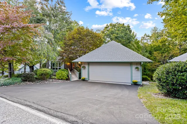 $585,000 | 128 Forest View Drive, Flat Rock, NC 28731