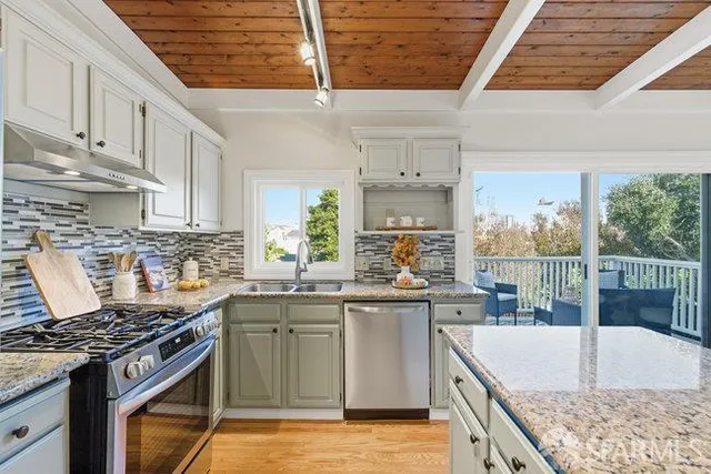 $1,295,000 | 131 Brussels Street, San Francisco, CA 94134