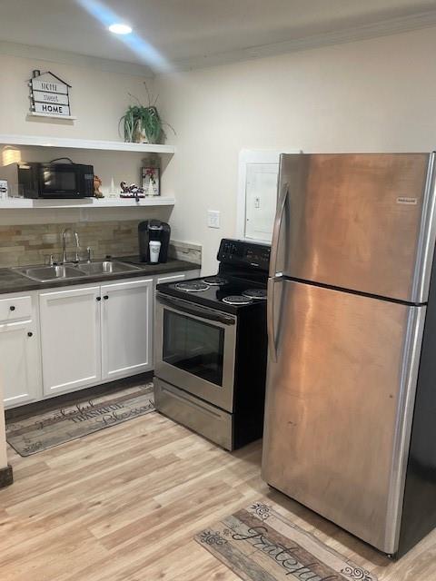 311 Southwest 6th Street Kerens, TX 75144 - Photo 16 of 24 a kitchen with granite countertop a refrigerator and a stove