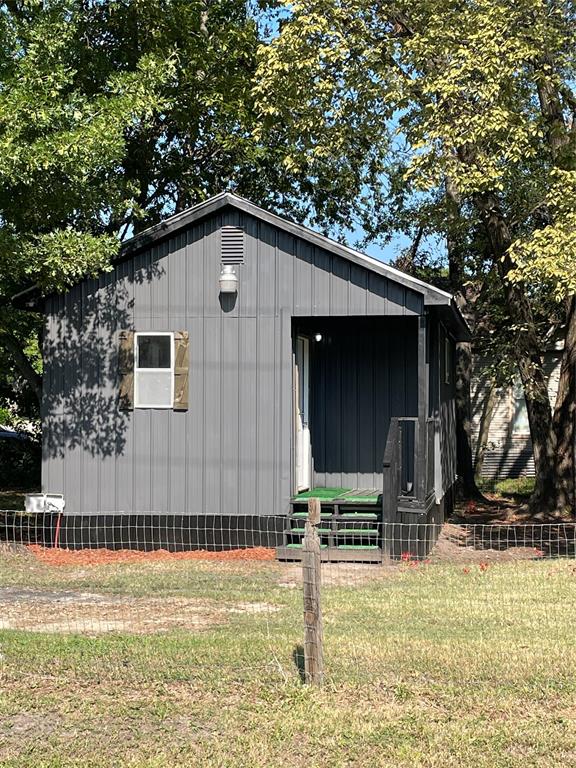 311 Southwest 6th Street Kerens, TX 75144 - Photo 3 of 24 a house view with swimming pool