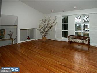 119 Thorndike Road Philadelphia, PA 19115 - Photo 2 of 6 Living Room