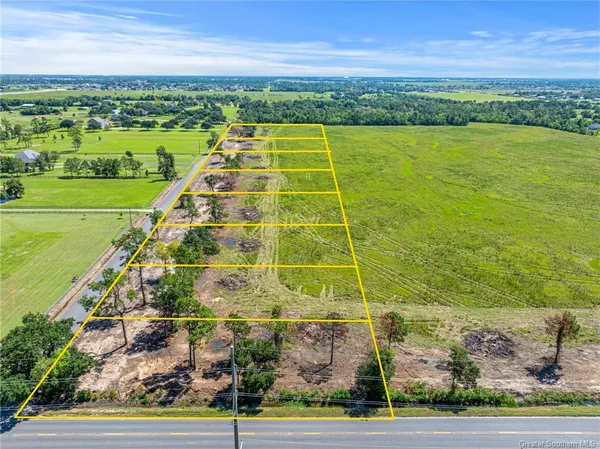 $358,300 | Miller Ln Lake, Lake Charles, LA 70605
