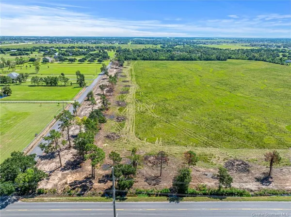 $358,300 | Miller Ln Lake, Lake Charles, LA 70605