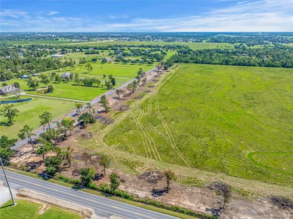 $358,300 | Miller Ln Lake, Lake Charles, LA 70605