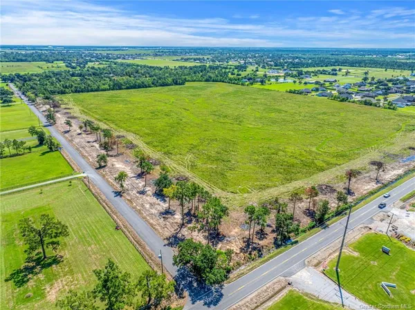 $358,300 | Miller Ln Lake, Lake Charles, LA 70605