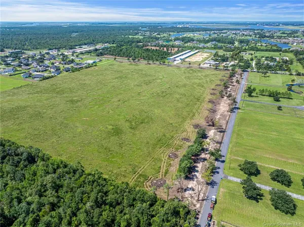 $358,300 | Miller Ln Lake, Lake Charles, LA 70605