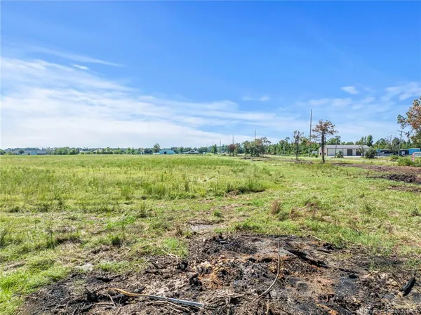 $358,300 | Miller Ln Lake, Lake Charles, LA 70605