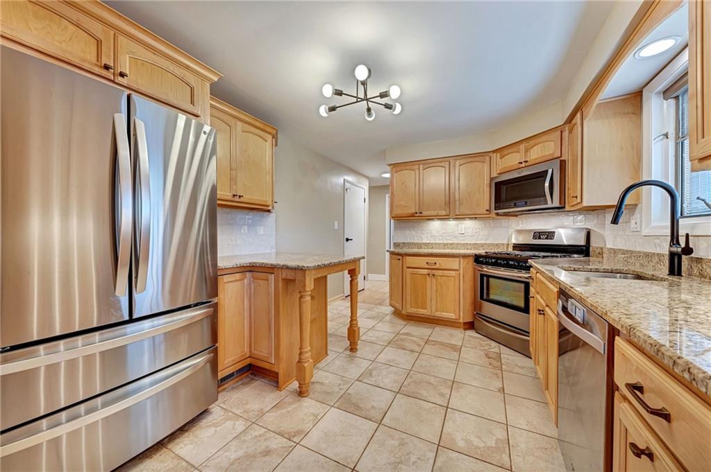 252 Shafer Road Coraopolis, PA 15108 - Photo 16 of 36 Gallery Image 16