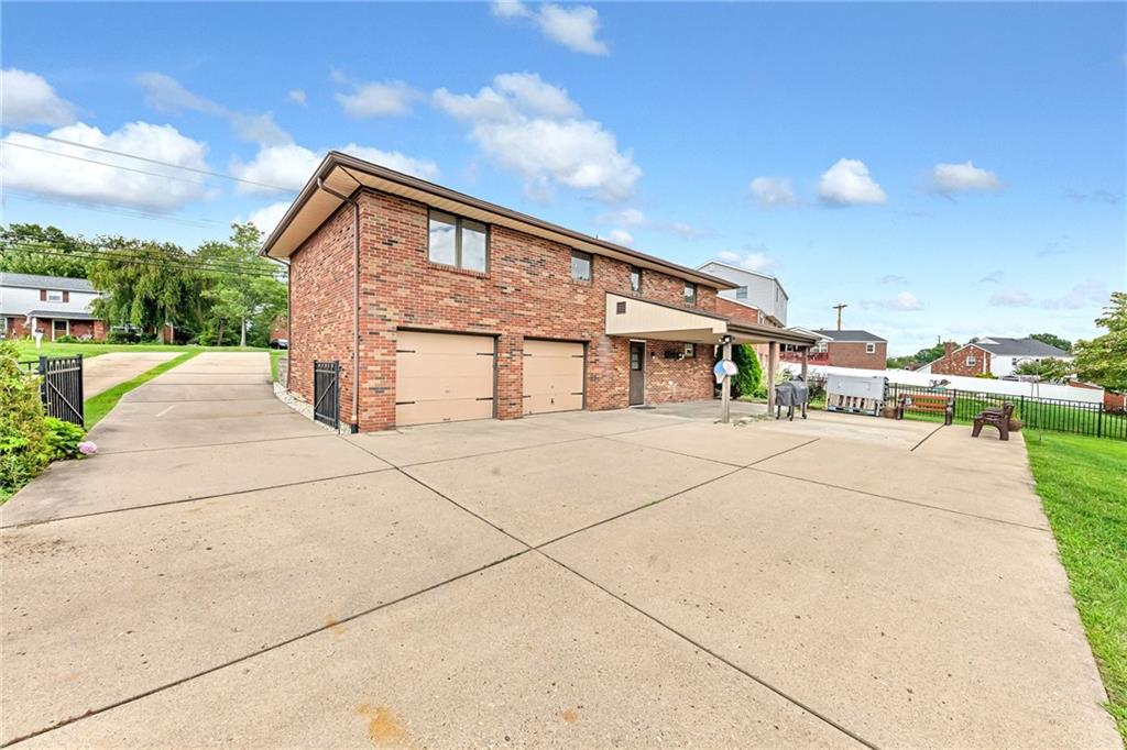 252 Shafer Road Coraopolis, PA 15108 - Photo 4 of 36 Gallery Image 4