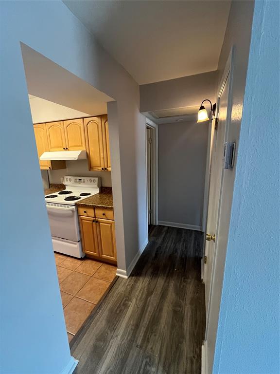 7000 Creswell Road, Unit 223 Shreveport, LA 71106 - Photo 9 of 16 a kitchen with granite countertop a stove and a refrigerator