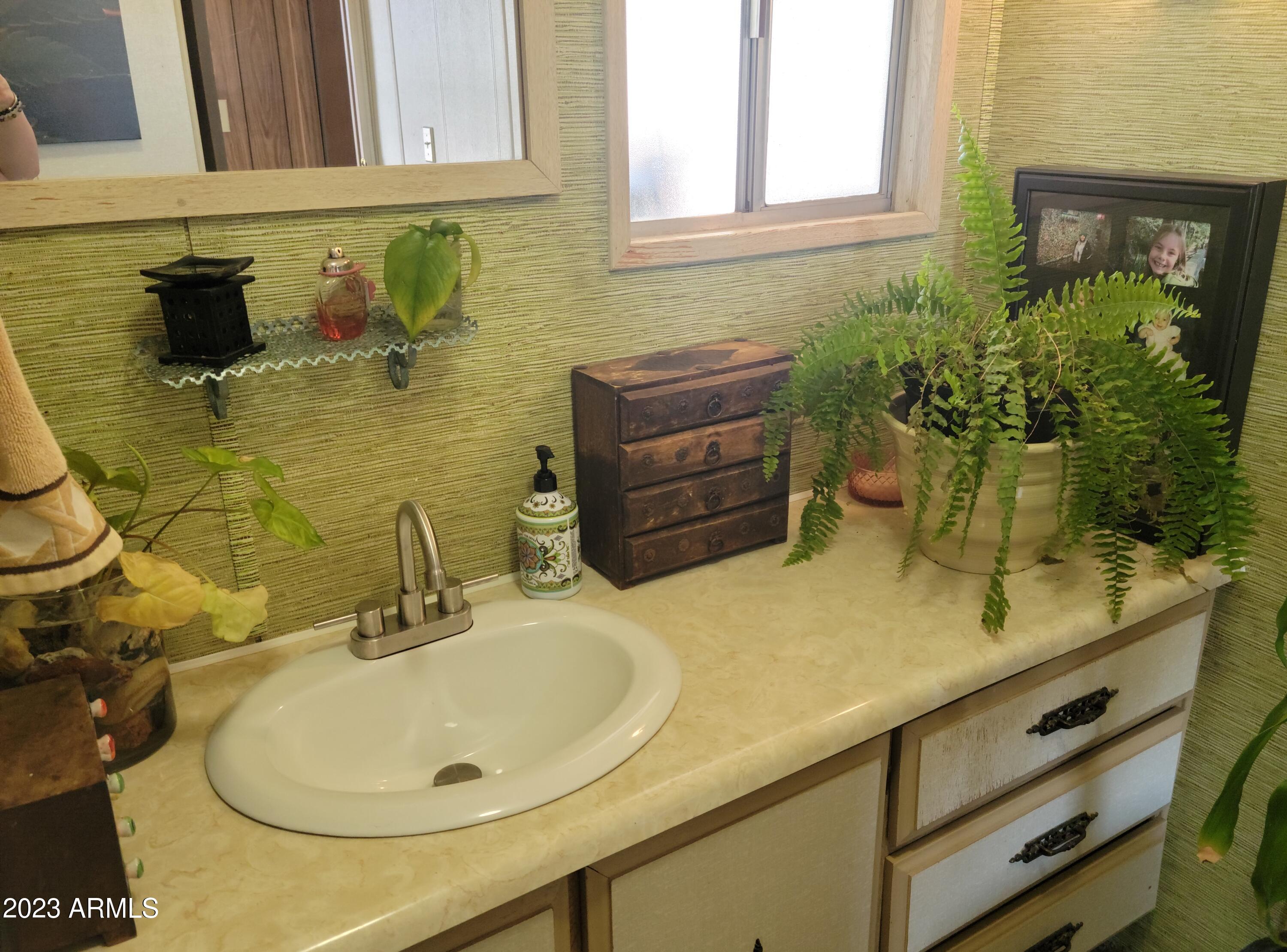18388 Weaver Mountain Road Peeples Valley, AZ 86332 - Photo 14 of 24 bathroom 2
