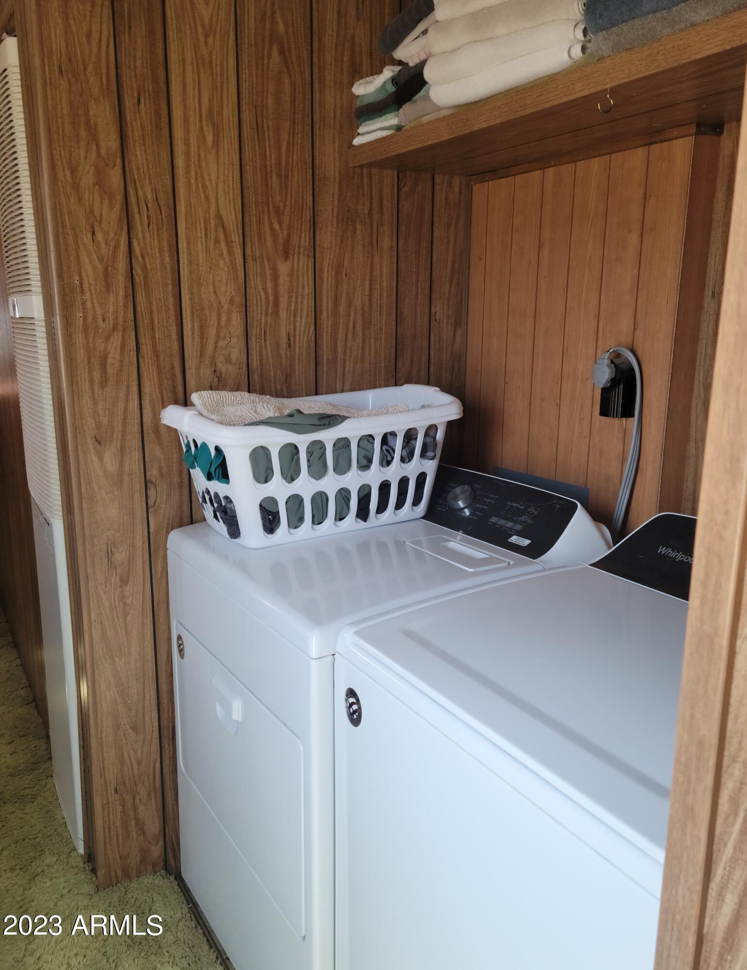 18388 Weaver Mountain Road Peeples Valley, AZ 86332 - Photo 17 of 24 laundry
