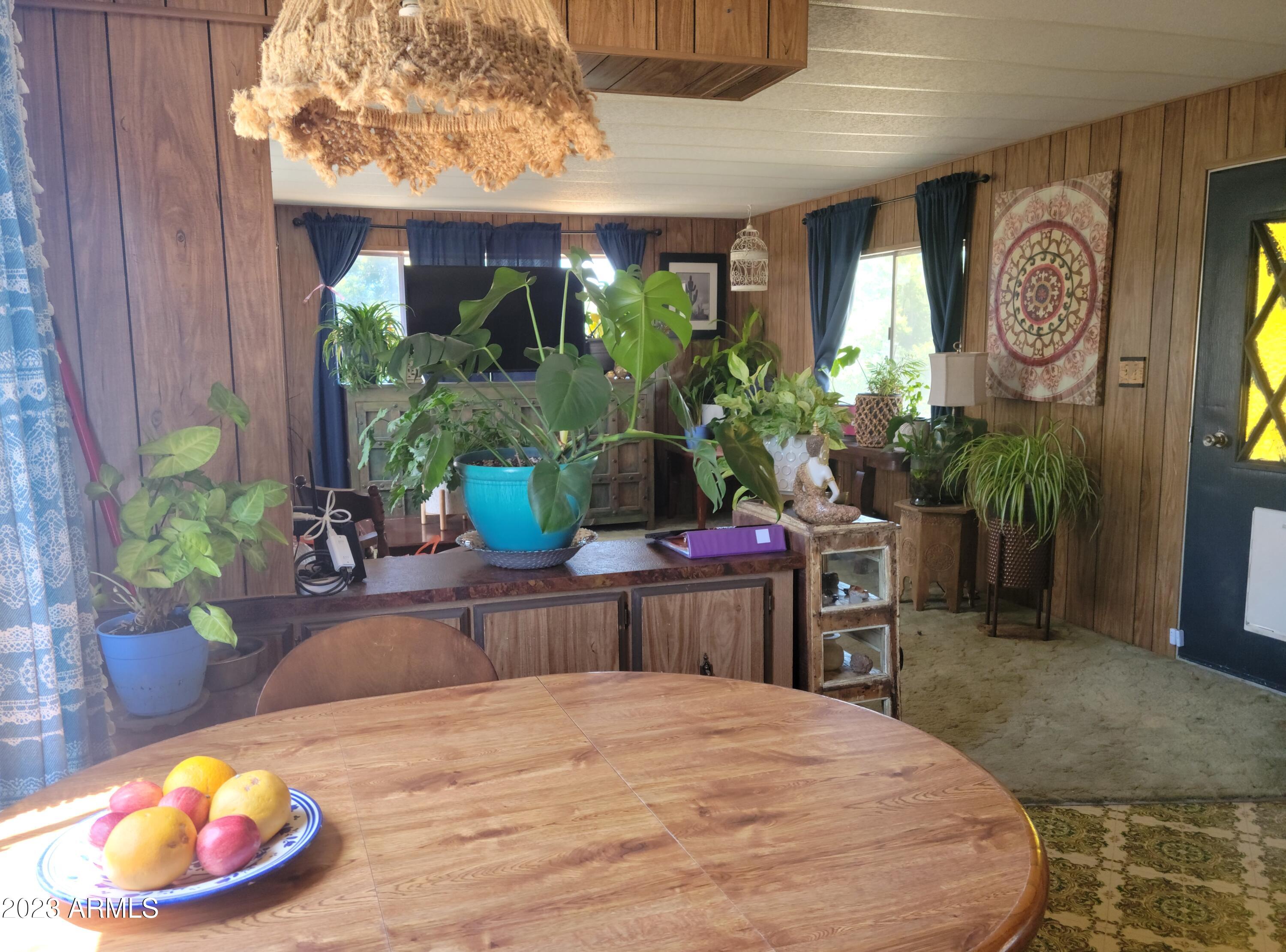 18388 Weaver Mountain Road Peeples Valley, AZ 86332 - Photo 8 of 24 dining 2