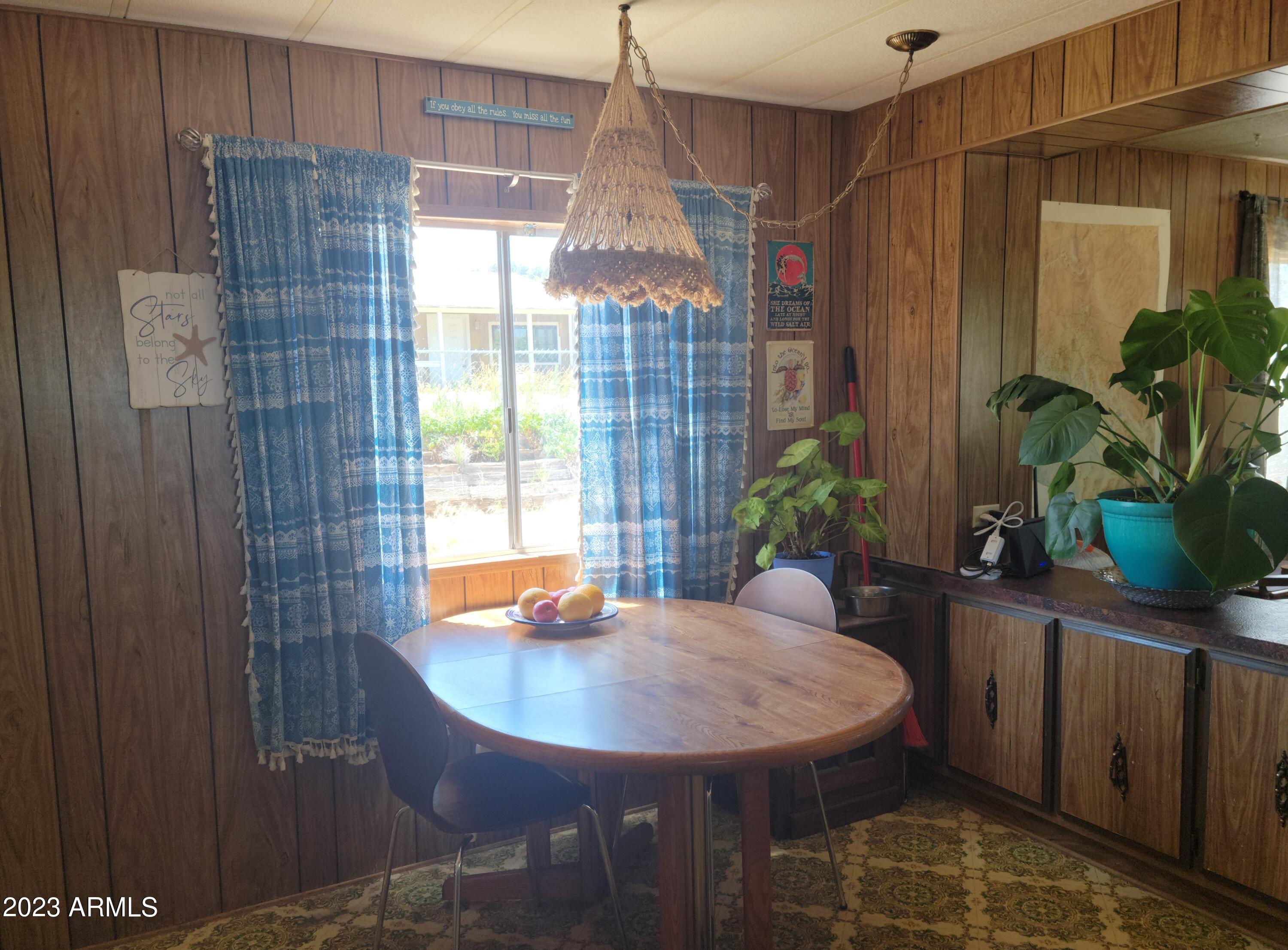 18388 Weaver Mountain Road Peeples Valley, AZ 86332 - Photo 9 of 24 dining room
