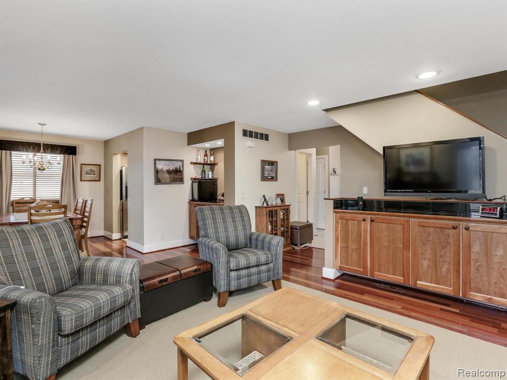 2965 Meadowbrook Drive Rochester Hills, MI 48309 - Photo 15 of 32