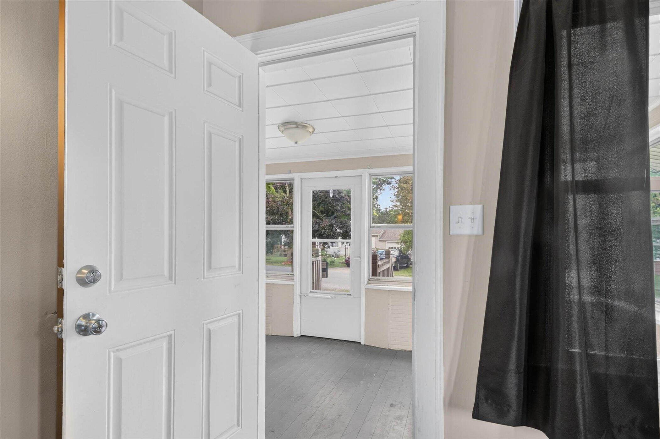 2815 Overhill Road Jackson, MI 49203 - Photo 8 of 31 08-2815-Overhill-Rd-WindowStill-Photogra