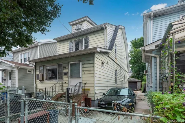 $899,000 | 158-24 75th Road | Hillcrest