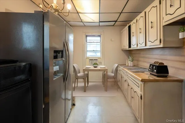 $899,000 | 158-24 75th Road | Hillcrest