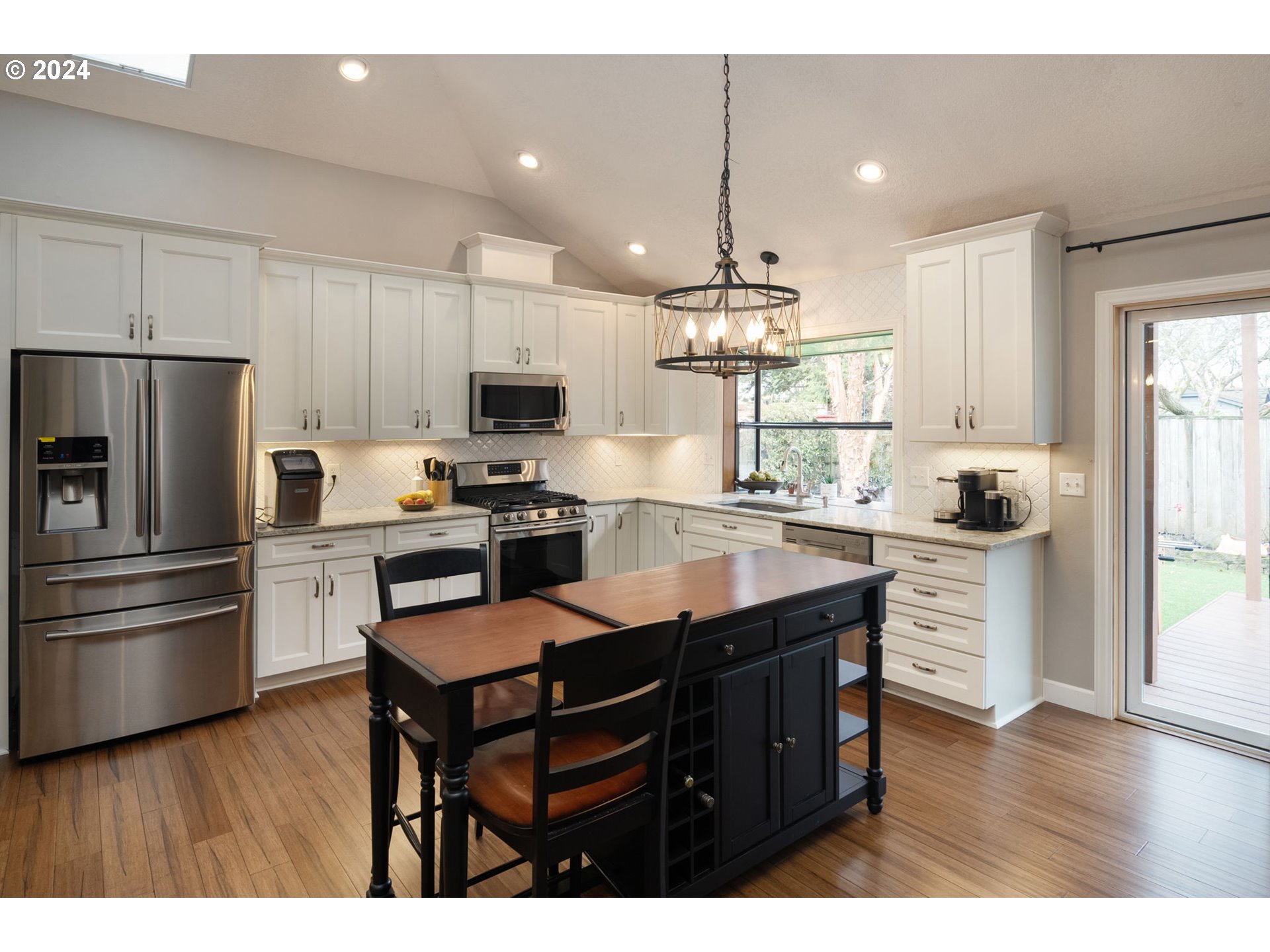 5789 Southwest Calusa Loop Tualatin, OR 97062 - Photo 12 of 27 Kitchen