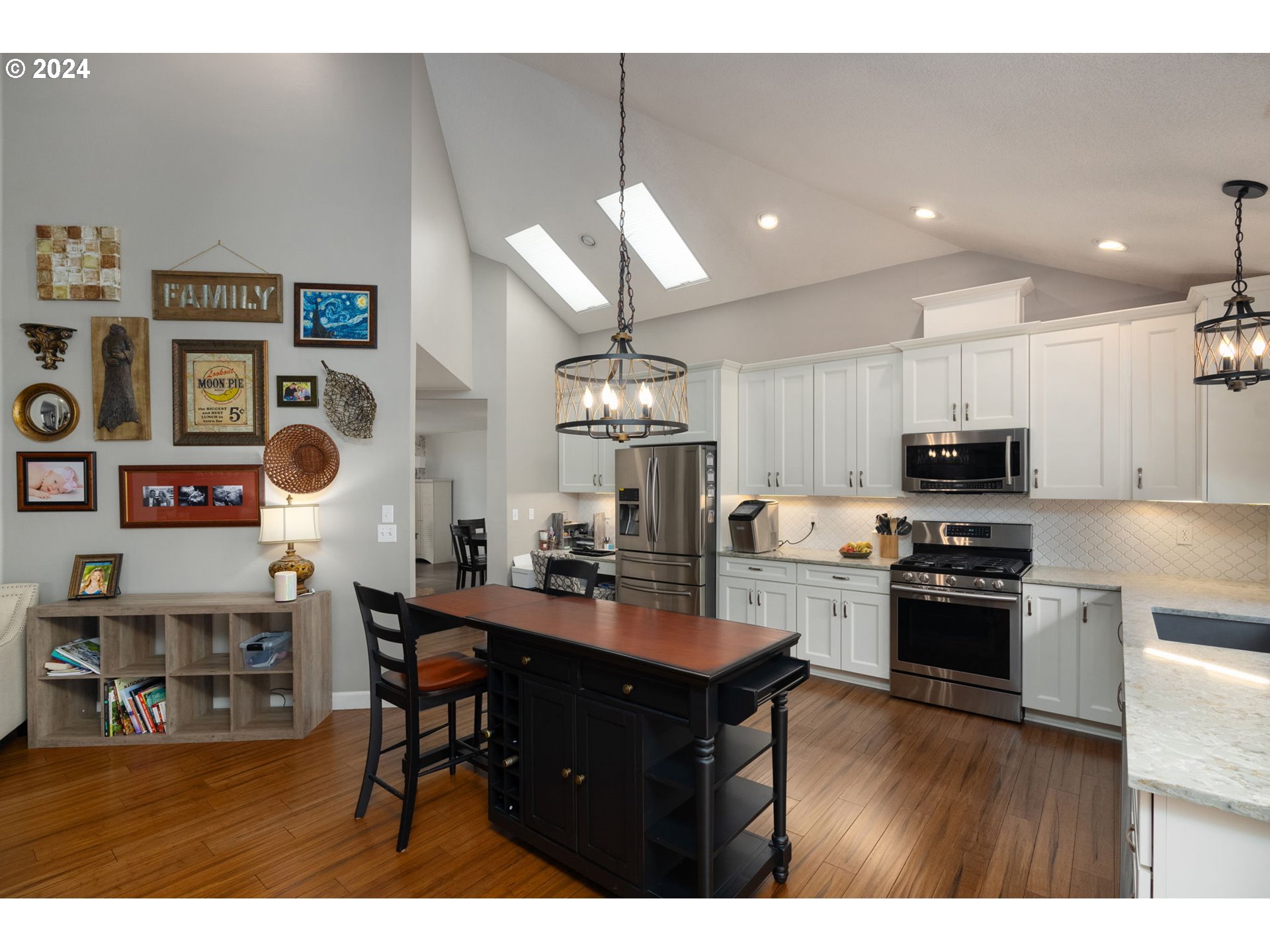 5789 Southwest Calusa Loop Tualatin, OR 97062 - Photo 13 of 27 Kitchen