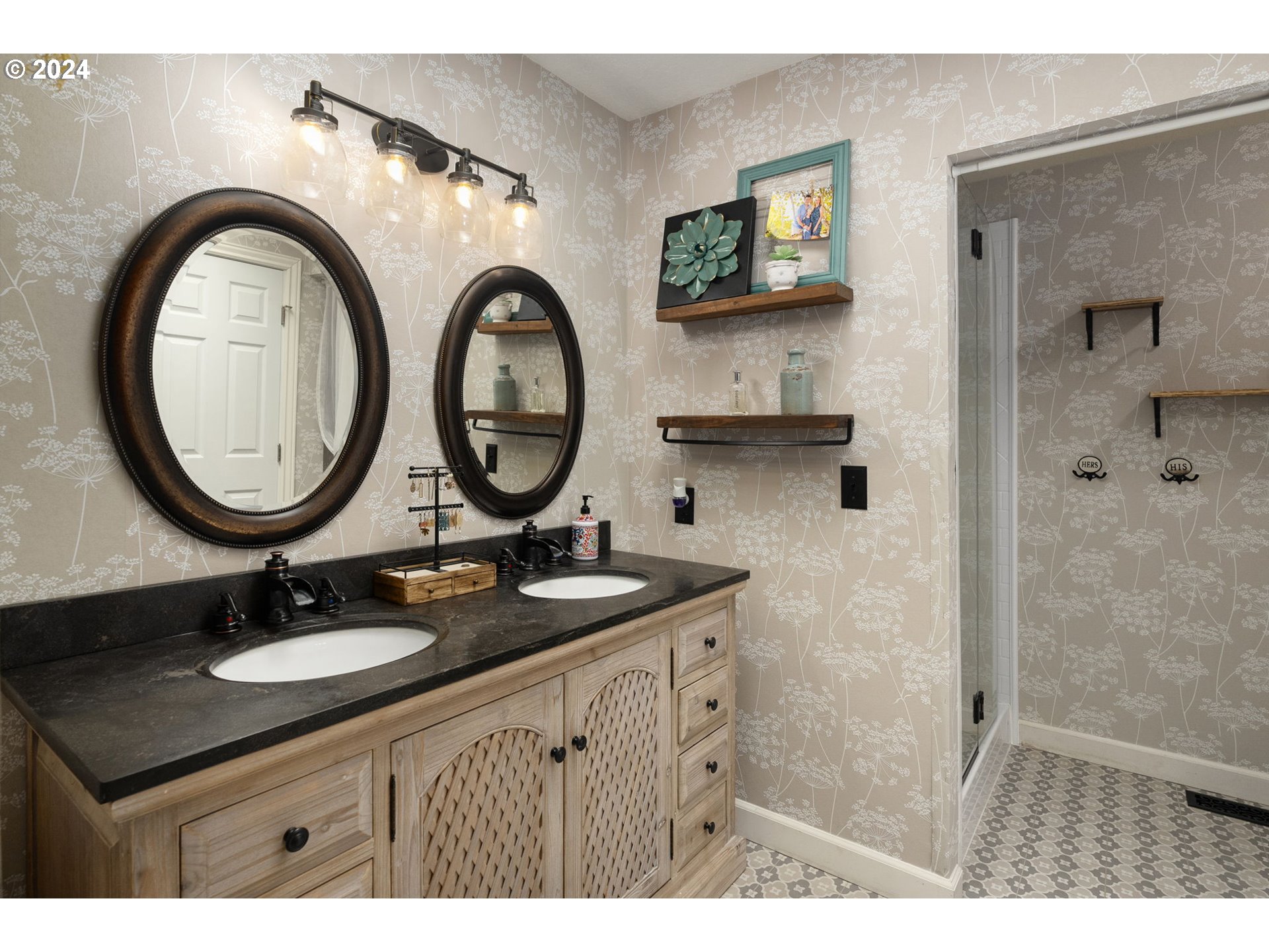 5789 Southwest Calusa Loop Tualatin, OR 97062 - Photo 18 of 27 Owner's Suite Bathroom