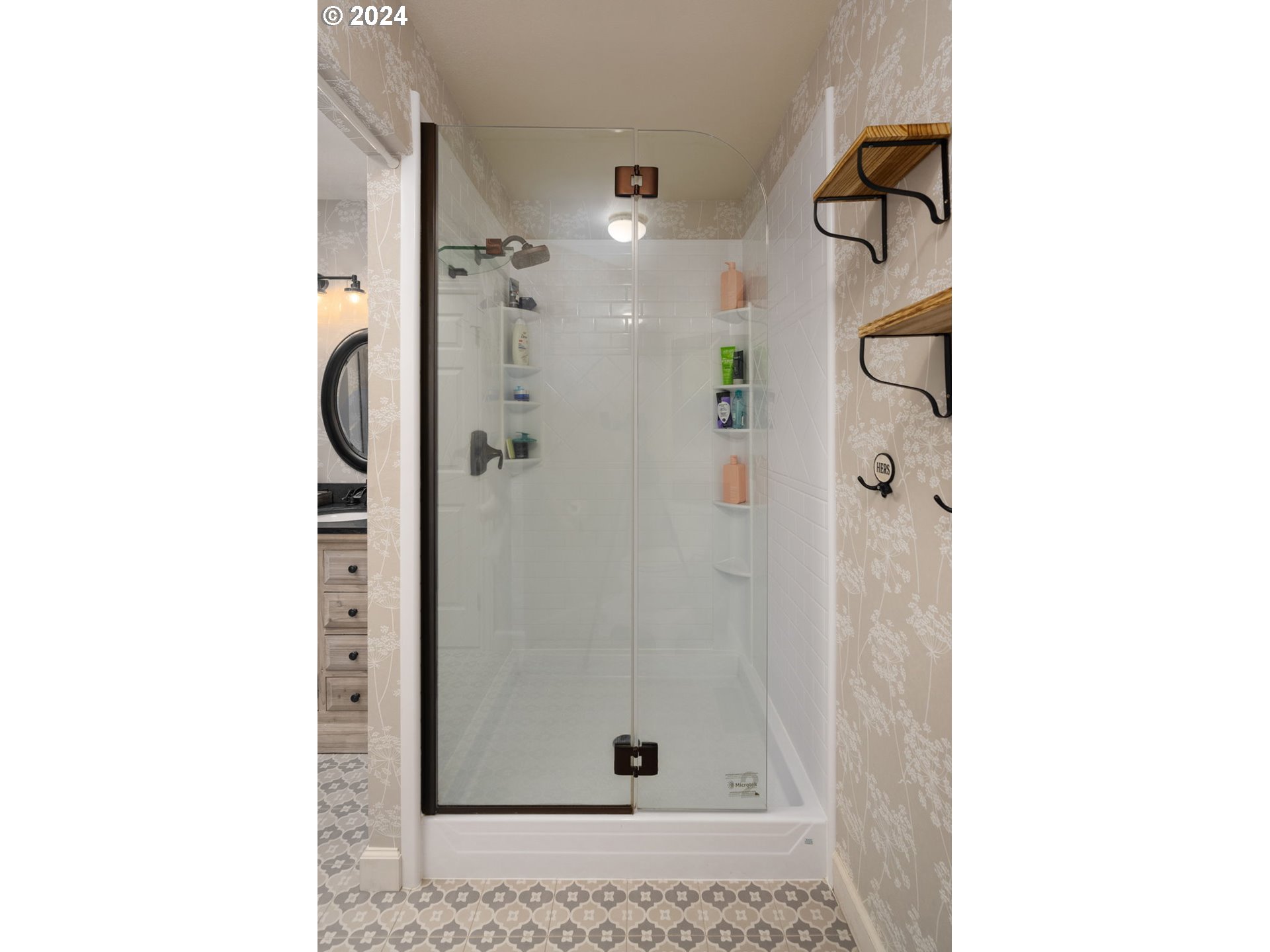 5789 Southwest Calusa Loop Tualatin, OR 97062 - Photo 19 of 27 Owner's Suite Bathroom