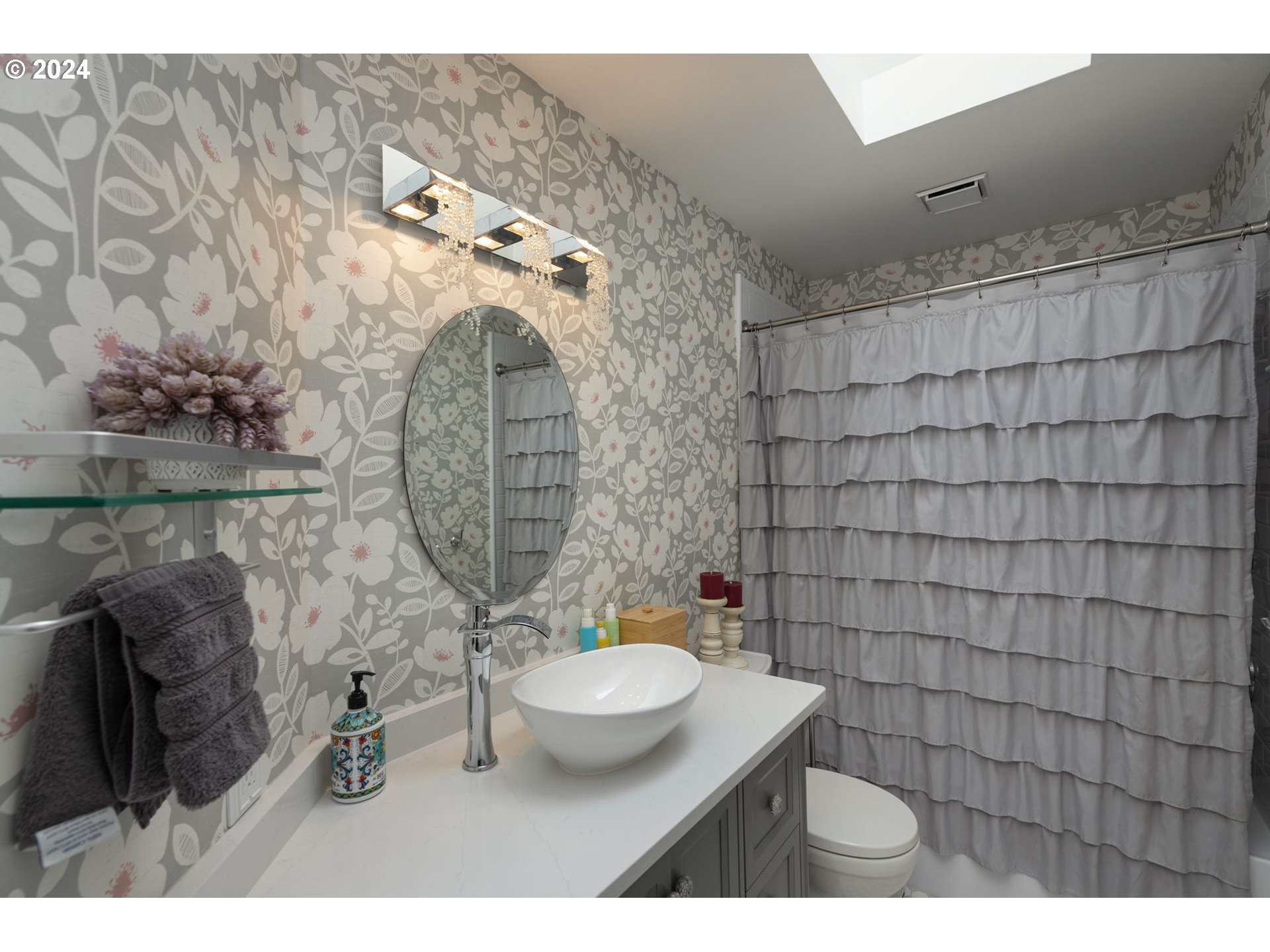5789 Southwest Calusa Loop Tualatin, OR 97062 - Photo 22 of 27 Bathroom