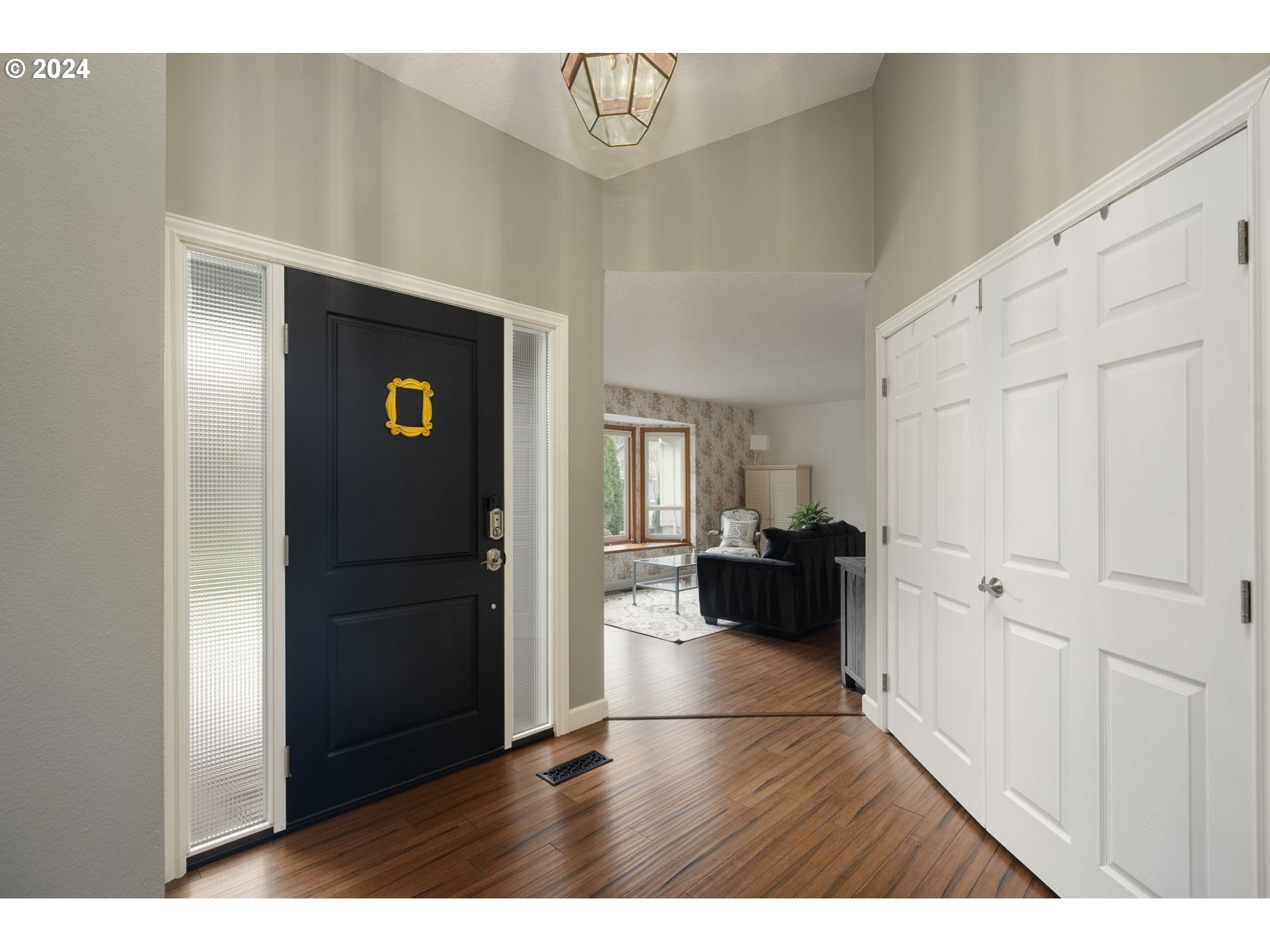 5789 Southwest Calusa Loop Tualatin, OR 97062 - Photo 5 of 27 Entrance/Foyer