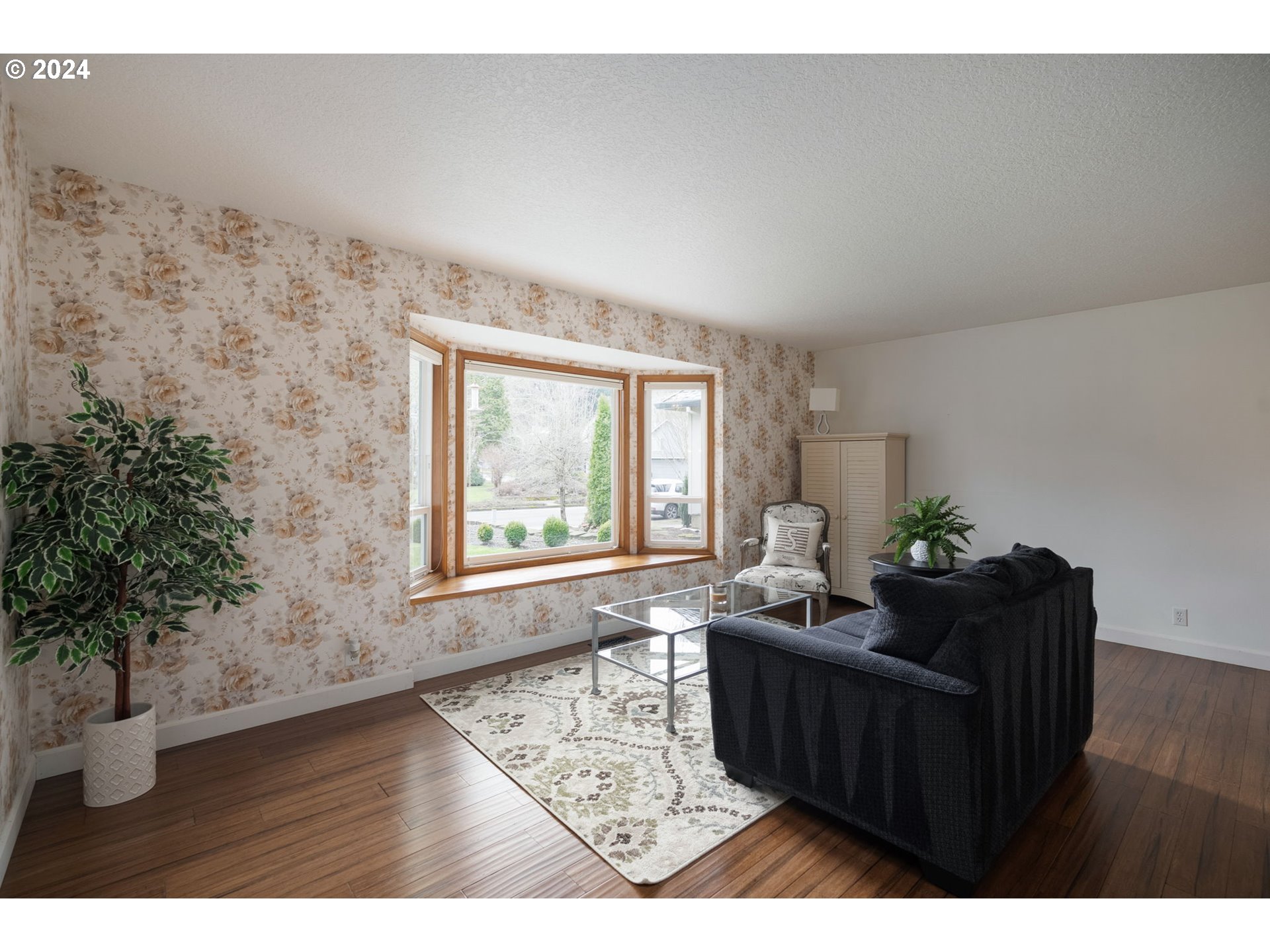 5789 Southwest Calusa Loop Tualatin, OR 97062 - Photo 6 of 27 Living Room