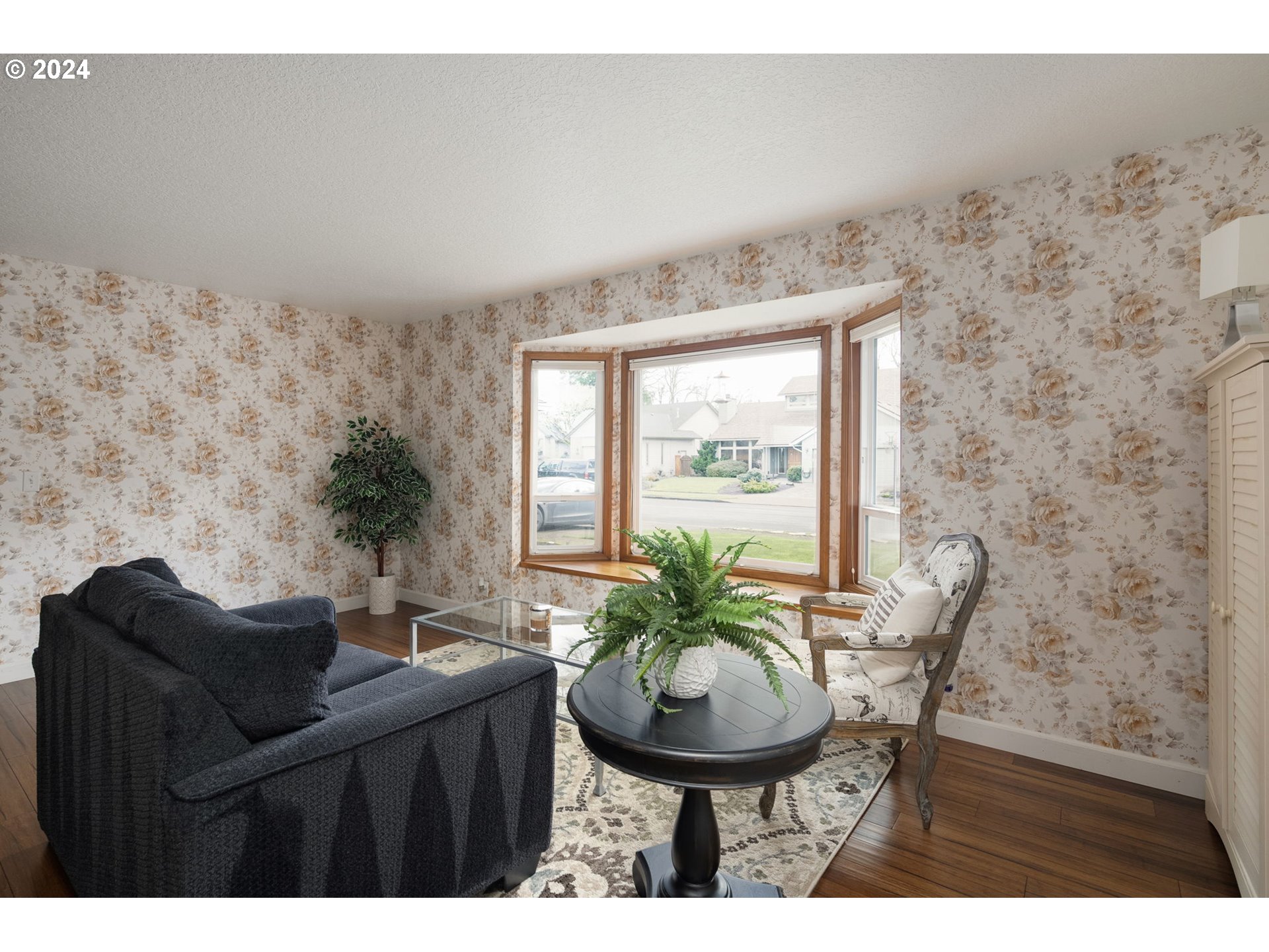 5789 Southwest Calusa Loop Tualatin, OR 97062 - Photo 7 of 27 Living Room