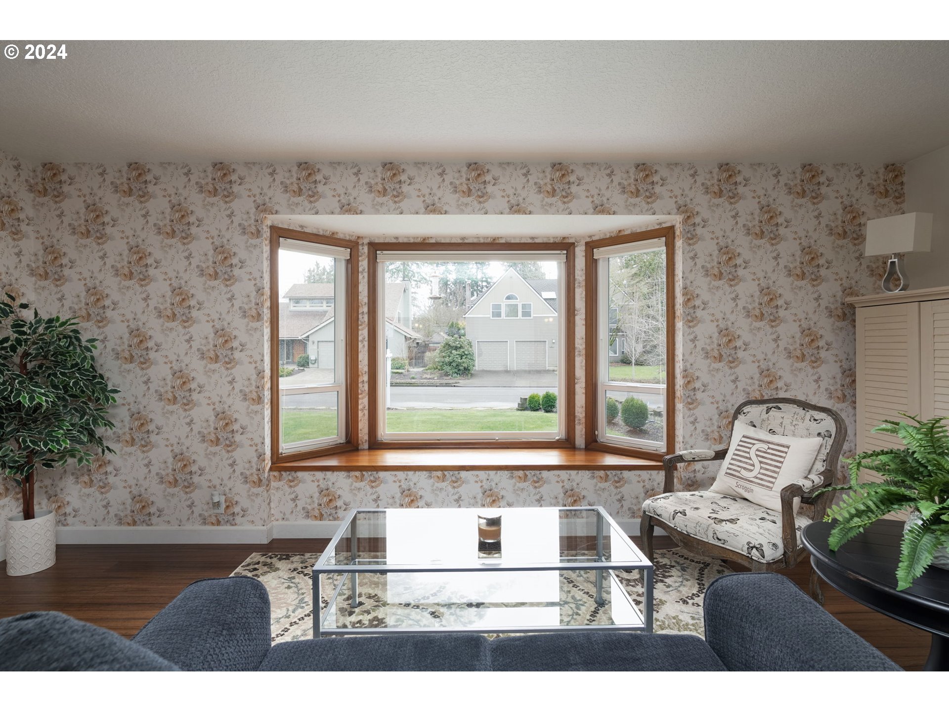 5789 Southwest Calusa Loop Tualatin, OR 97062 - Photo 8 of 27 Living Room