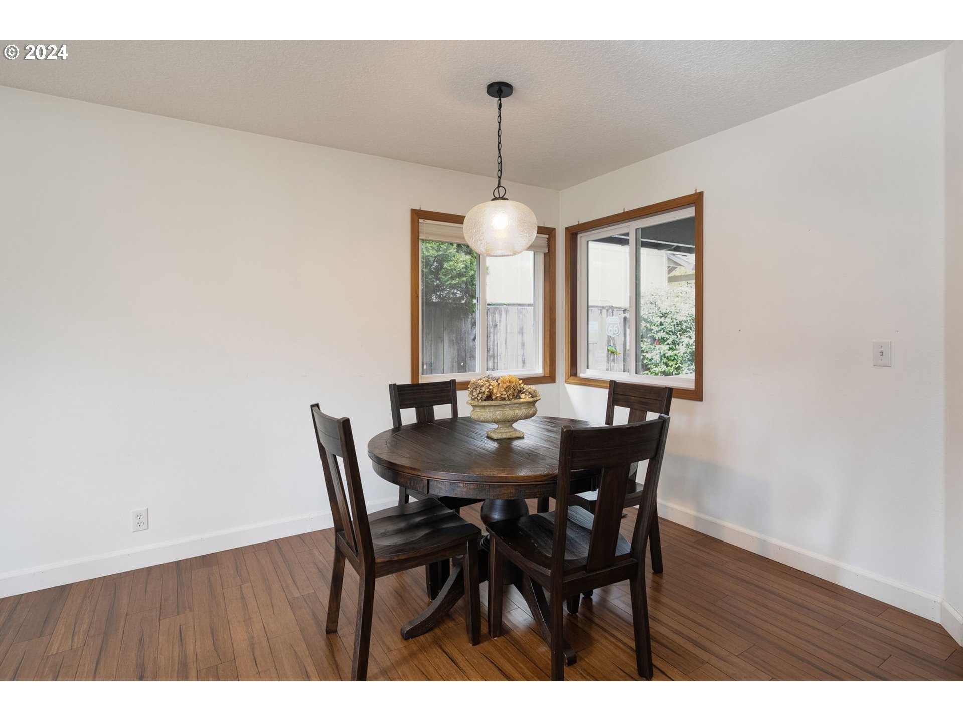 5789 Southwest Calusa Loop Tualatin, OR 97062 - Photo 9 of 27 Living Room/Dining Room