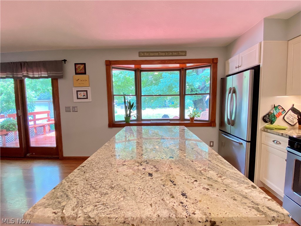 2877 Wagar Road Rocky River, OH 44116 - Photo 3 of 33