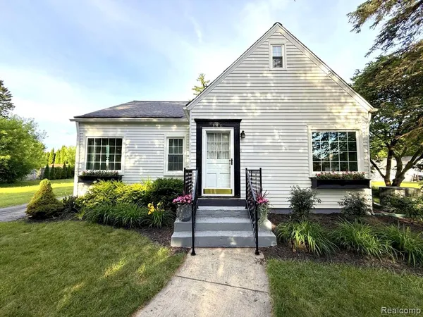 $339,000 | 340 North Hagadorn Street, South Lyon, MI 48178