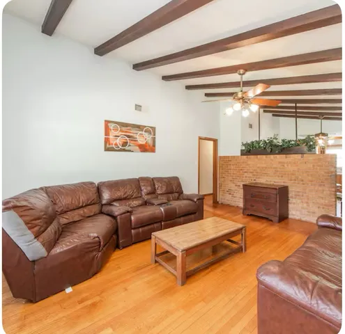 $1,800 | 5542 Turtle Creek Road, Houston, TX 77017