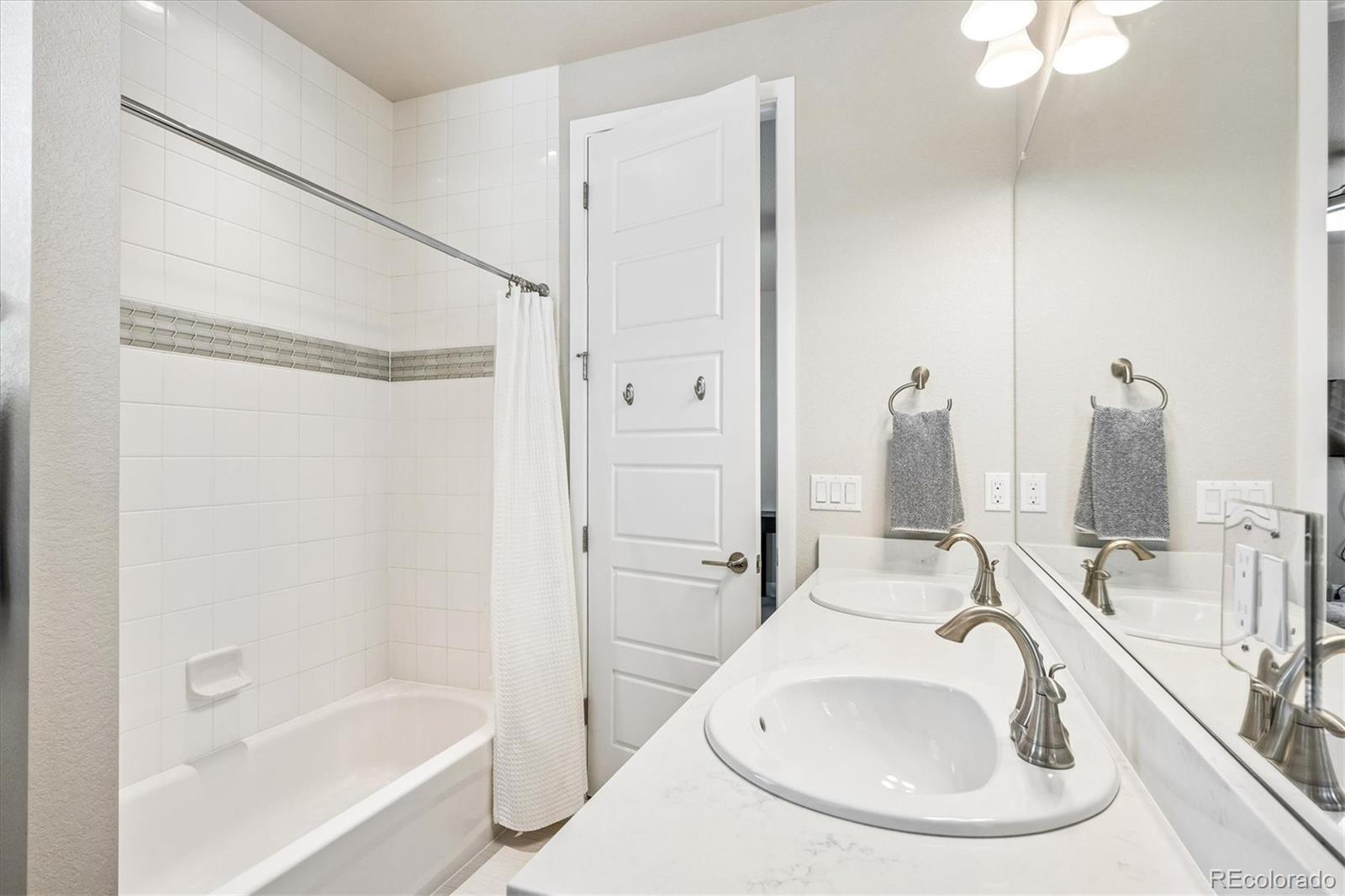 10425 Maplebrook Way Highlands Ranch, CO 80126 - Photo 26 of 50 Gallery Image 26