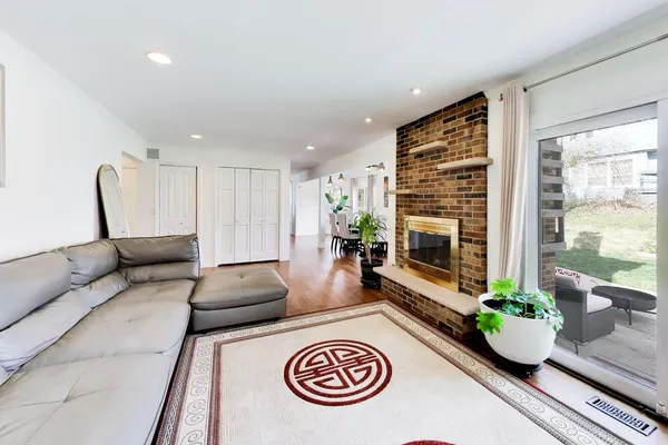 $599,900 | 5S671 Buttonwood Court, Naperville, IL 60540