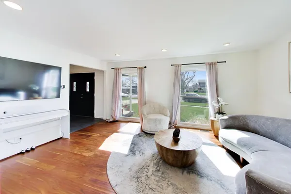 $599,900 | 5S671 Buttonwood Court, Naperville, IL 60540