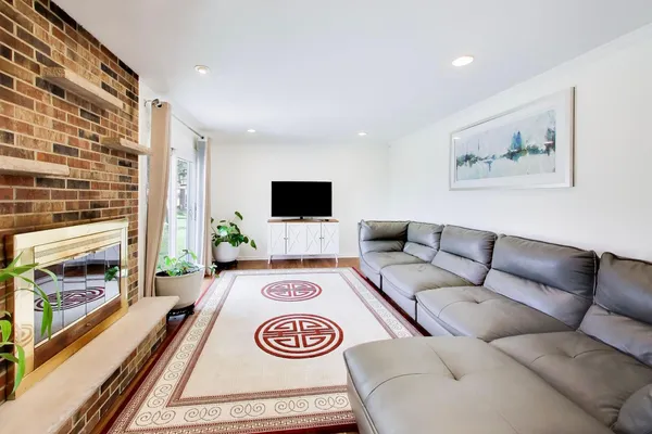 $599,900 | 5S671 Buttonwood Court, Naperville, IL 60540