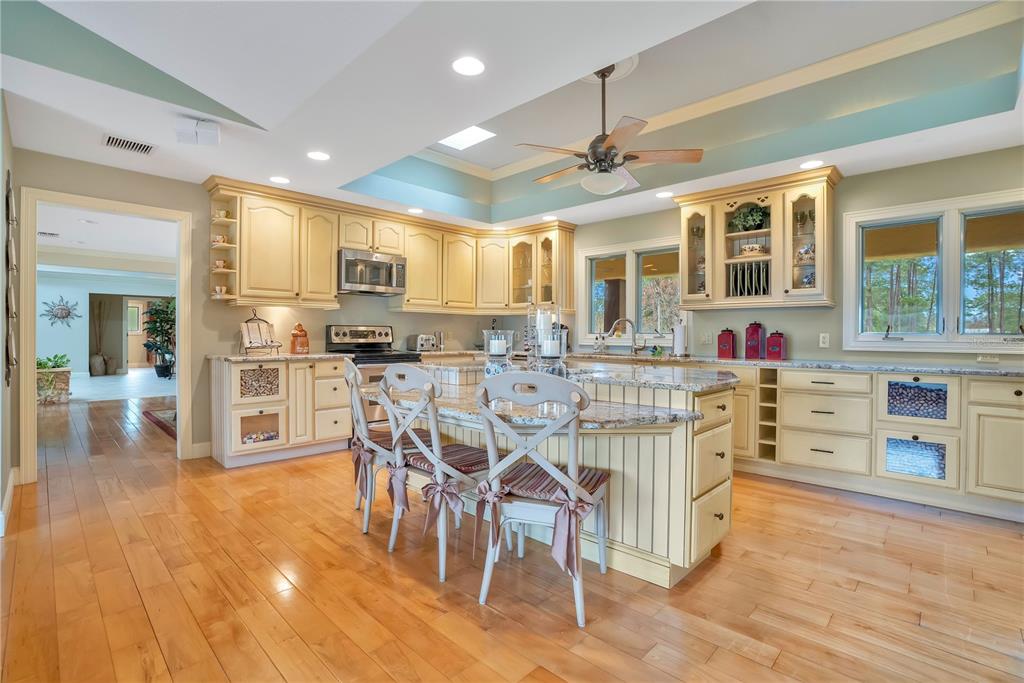 11450 Fangorn Road Orlando, FL 32825 - Photo 25 of 58 a dining hall with stainless steel appliances kitchen island granite countertop a stove and cabinets