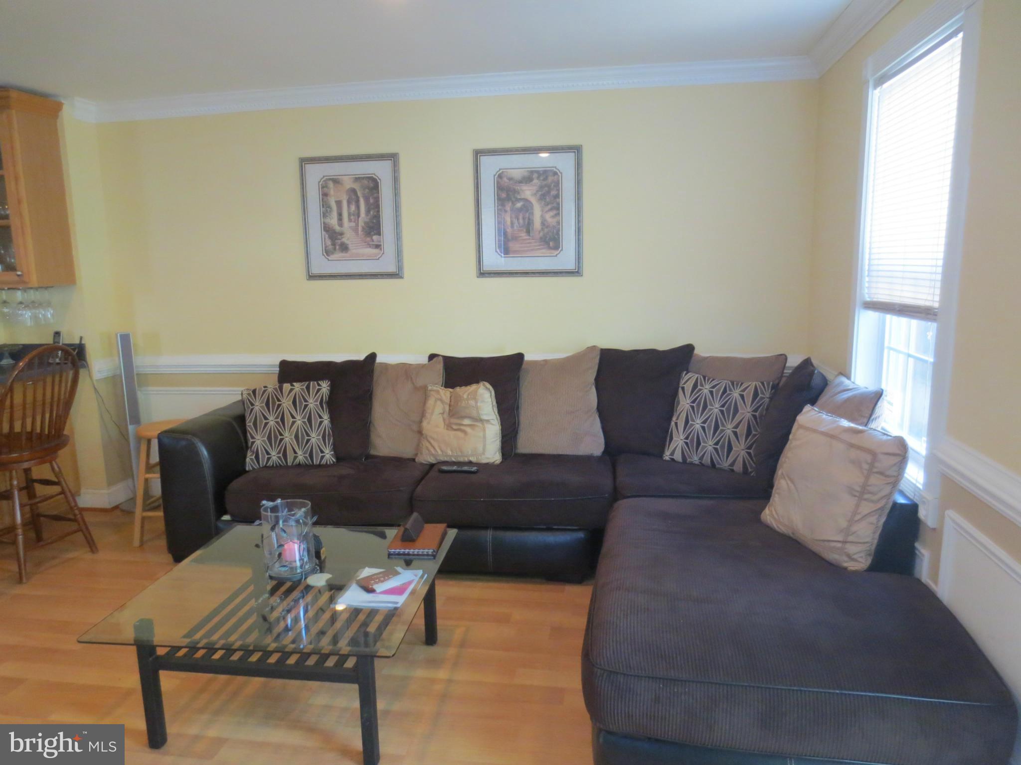 2841 South Glebe Road Arlington, VA 22206 - Photo 5 of 22 Living Room