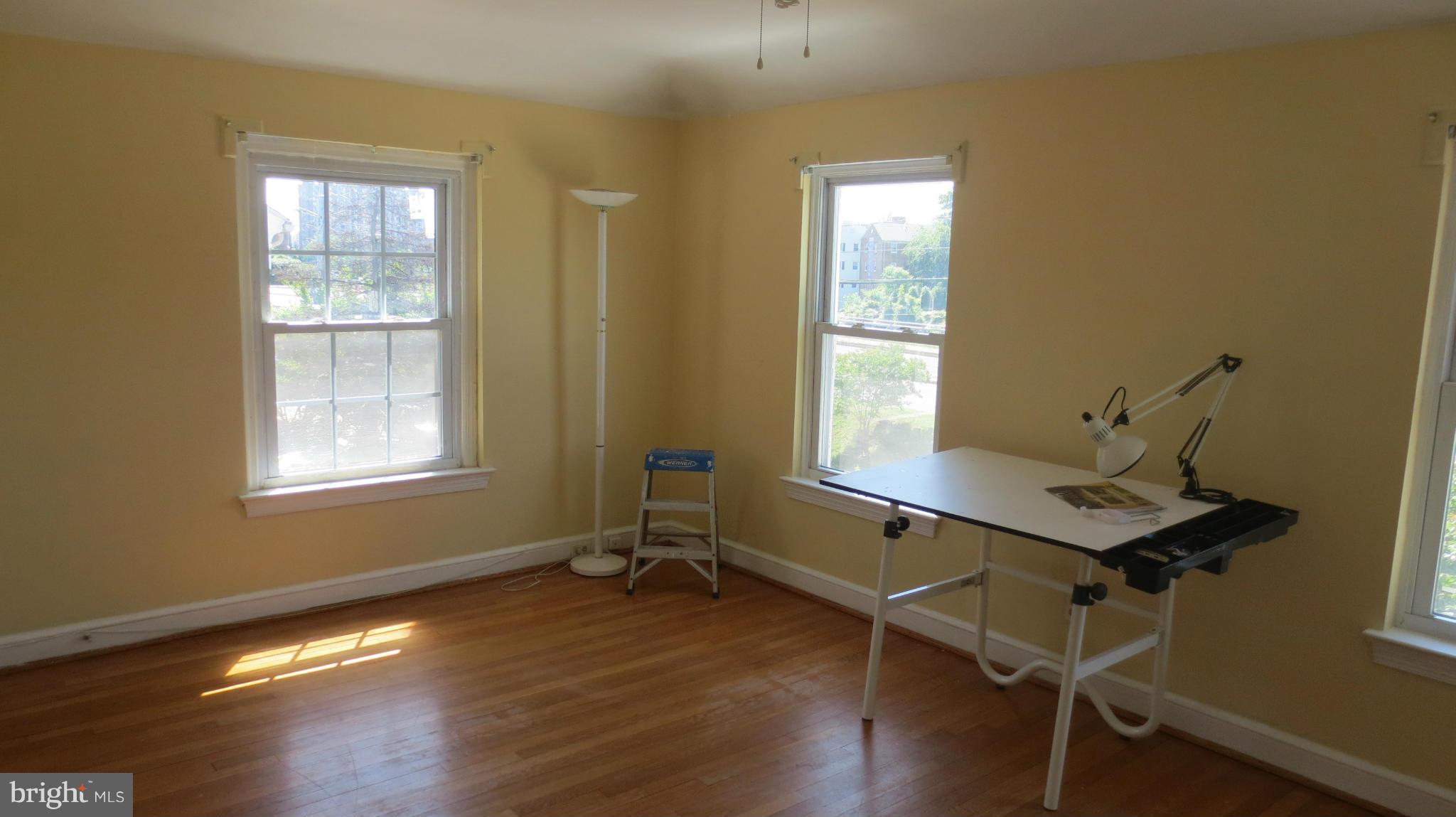2841 South Glebe Road Arlington, VA 22206 - Photo 9 of 22 Bedroom