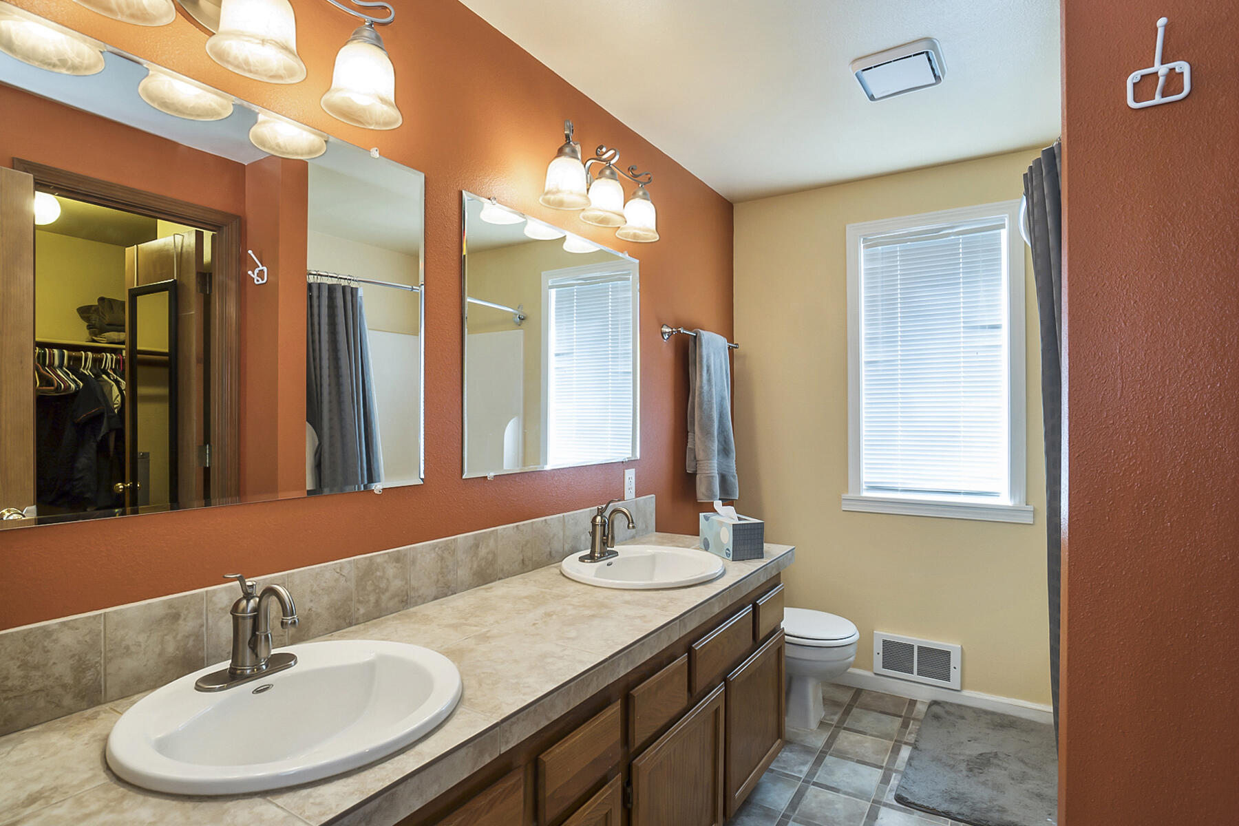 3063 Northeast Raleigh Court Bend, OR 97701 - Photo 25 of 39 25JH5_8977
