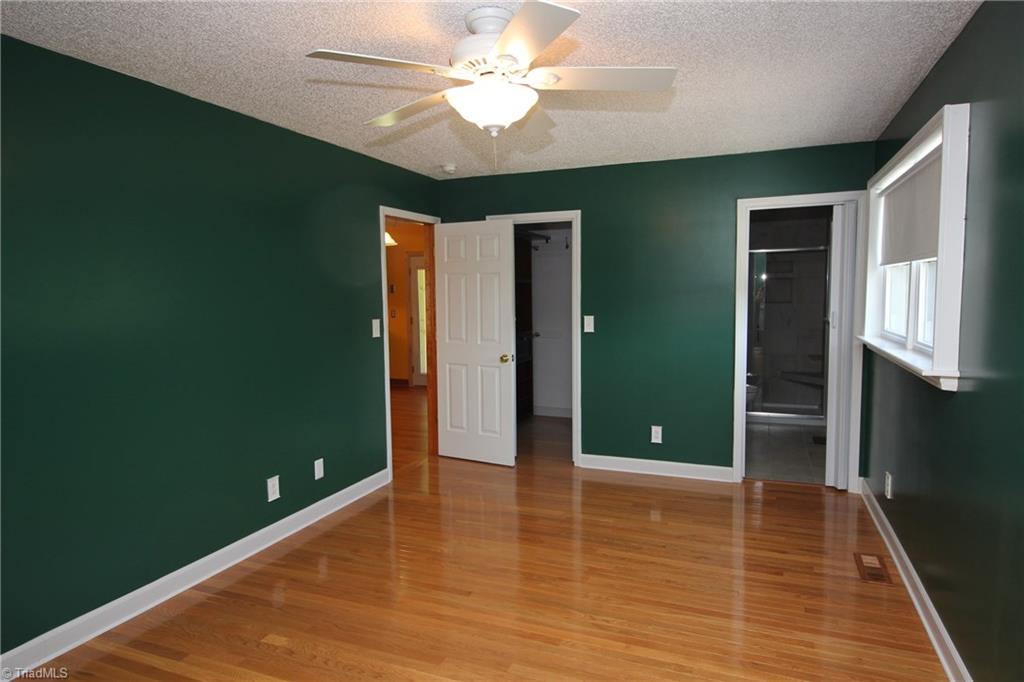 1164 County Home Road Mocksville, NC 27028 - Photo 5 of 18 Master with walk in closet and nicely updated bath.